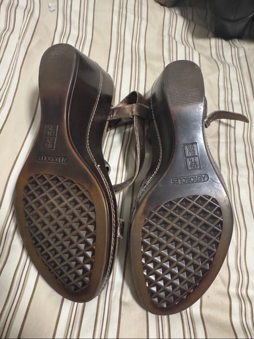 Aerosoles Bronze Women’s Strappy Wedge Sandals - size 7 1/2 - Picture 3 of 8